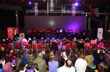 Genç müzisyenler, Bursalılara müzik ziyafeti sundu 