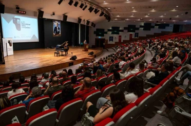 Genç piyanist Defne Sözen’den çifte şampiyonluk 