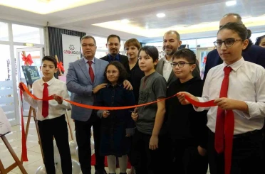 Genç yetenek Alya, ilk kişisel resim sergisini sanatseverlerle buluşturdu 