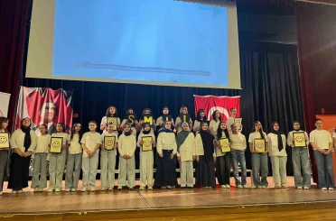 Gençler İngilizceyi sanatla buluşturdu 