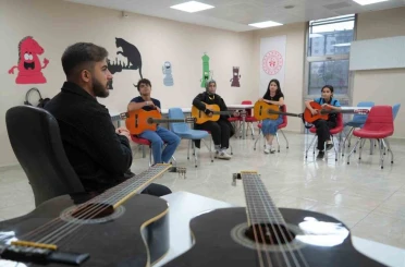 Gençlik Merkezi’nde gençler sanatı keşfediyor