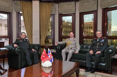 Genelkurmay Başkanı Bayraktaroğlu, Birleşik Krallık Kara Kuvvetleri Komutanı Orgeneral Walker’i kabul etti 