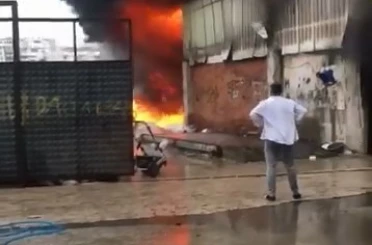 Geri dönüşüm atölyesi ateş topuna döndü 