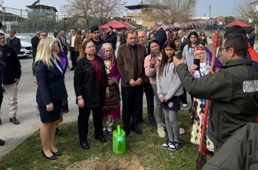 Germencik’te hem fidan diktiler hem de dağıttılar 