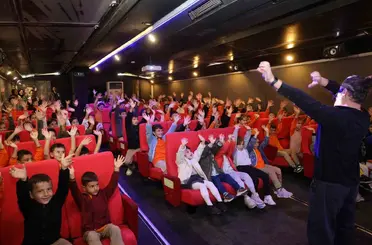 Gezen sinema tırı Kaynaşlı’da çocuklarla buluştu
