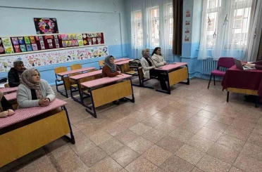 Gıda güvenliği için okul personeline hijyen eğitimi 