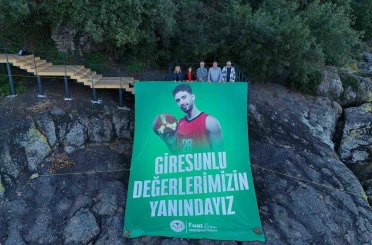Giresun Adası’nda, Alperen Şengün’e onur posteri 