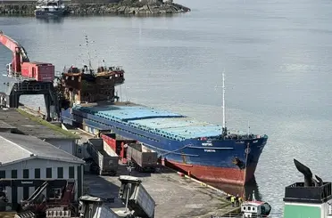Giresun’da hasarlı gemiden yayılan yanık kokusu endişelendirdi

