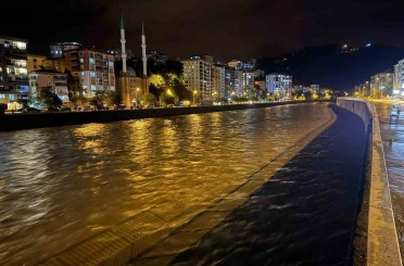 Giresun’da sağanak yağış hayatı olumsuz etkiledi 