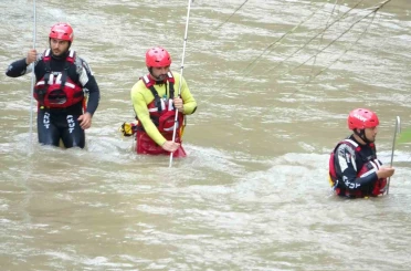 Giresun’da selde kaybolan 2 kişiyi arama çalışmaları sürüyor 