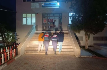 Göçmen kaçakçılığı operasyonunda 3 organizatör ve 27 kaçak göçmen yakalandı
