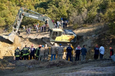Göçük altında kalan çiftçilerin cansız bedenlerine ulaşıldı 