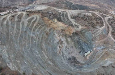 Göçük altında kalan işçiyi arama kurtarma çalışmaları 3’üncü gününde devam ediyor 