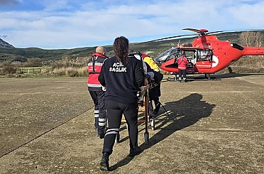 Gökçeada’da rahatsızlanan hasta helikopter ambulansla Çanakkale’ye sevk edildi 