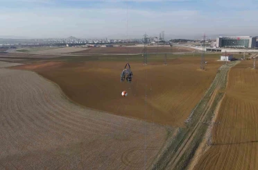 Gökyüzünde zorlu mesai: TEİAŞ ekipleri hatları helikopterle bakımdan geçiriyor 