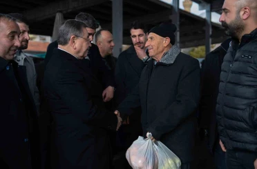 Gölbaşı Belediye Başkanı Odabaşı, semt pazarında esnaf ve vatandaşla buluştu 