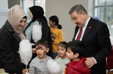 Gölbaşı Belediyesi çocuklarla şenlik alanında buluştu 