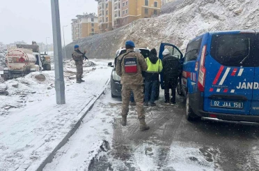 Gölbaşı’nda jandarma vatandaşın güvenliği için nöbette 