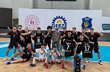 Gölcük Belediyespor genç erkek voleybol takımı üst üste 3. kez şampiyon 