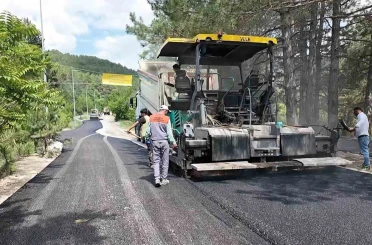 Gölcük Tabiat Parkı ile Dere Mahallesi arasındaki yol asfaltlanıyor 