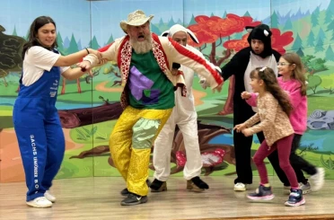 Gölcüklü öğrenciler ara tatilde tiyatro ile buluştu 