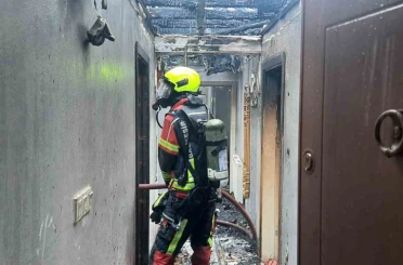 Gönen’de 2 katlı evde çıkan yangında hasar meydana geldi 