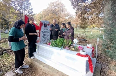 Gördesli öğrenciler şehit öğretmenleri unutmadı 