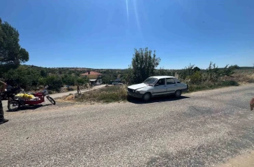 Gördes’te motosiklet otomobile çarptı: 2 yaralı 
