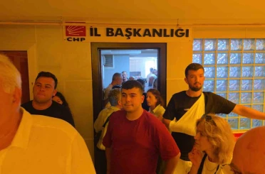 Görevden alınan CHP Samsun yönetimi il binasını boşalttı 