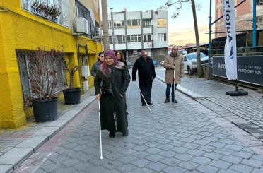 Görme engelli bireyler bu kursta hem sosyalleşiyor hem de günlük hayatlarını kolaylaştırıyor 
