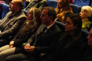 Görme Engelli Ressamın Braille tekniğiyle yaptığı resimler beğeni topladı 