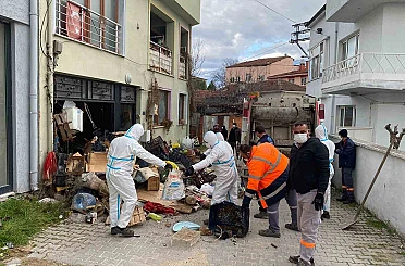 Görükle’de iki katlı çöp evden 9 kamyon çöp çıktı 