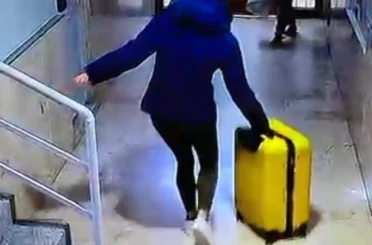 Güllü'nün kızının valizlerle kaçmaya çalıştığı anlar kamerada
