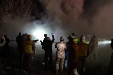 Gümüşhane’de yangın sonrası ekipler çalışırken ahşap ev çöktü 