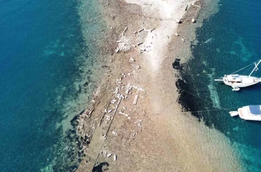 Gümüşlük koyunda sular çekildi, 3 bin 500 yıllık kral yolu ortaya çıktı 