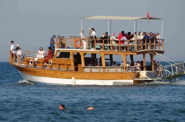 Güneşi gören denize girdi: Havalar ısındı, turizm sezonu başlıyor 