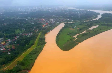 Güney Asya’daki sel ve toprak kaymalarında ölü sayısı 295’e yükseldi