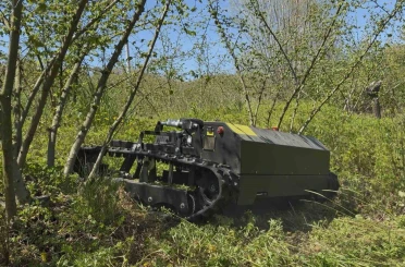 Günler süren işi 3 saatte bitiriyor, çiftçi ise hayretle izliyor 