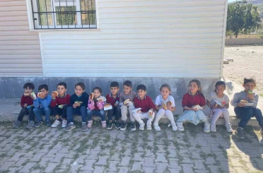 Güroymak’ta öğrencilere simit ve poğaça dağıtıldı 