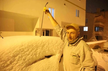 Güzelyurt beyaza bürüdü: Kar kalınlığı 14 santimetreye ulaştı 