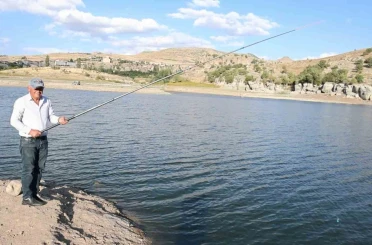 Güzelyurt Göleti’nde vatandaşların balık tutma keyfi 
