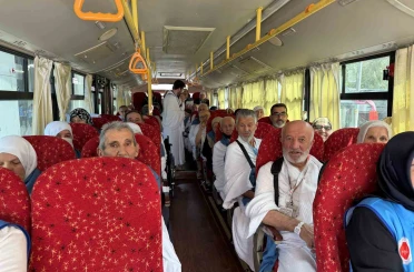 Hacı adayları Arafat yolunda 
