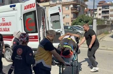 Hafif ticari araç ile çarpışan motosikletin sürücüsü yaralandı 