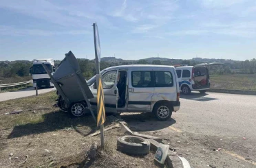 Hafif ticari araç ile panelvan çarpıştı: 1 yaralı 