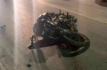 Hafif ticari araçla çarpışan motosiklet sürücüsü hayatını kaybetti 