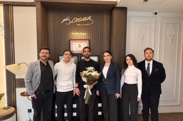 Hakaret Davası barışla bitti: Uğurcan Yazğılı’ya Çiçekli Özür