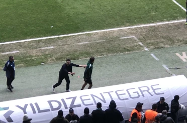 Hakem kararına tepki: Kocaelispor yedek kulübesi boş kaldı!