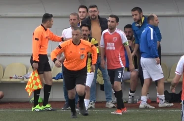 Hakemden maçta hayati müdahale 