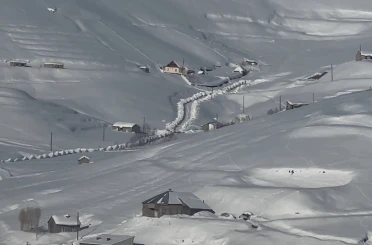Hakkari kar yağışı: 51 yerleşim yerinin yolu kapandı 