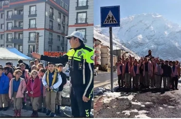 Hakkari polisinden öğrencilere uygulamalı trafik eğitimi